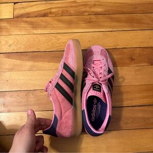 Adidas pink gazelle
